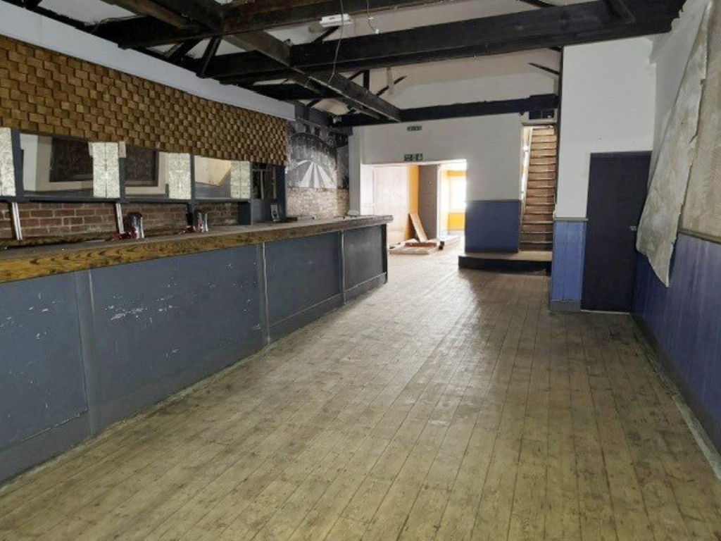 Lot: 147 - VACANT FOUR STOREY FREEHOLD TOWN CENTRE BUILDING WITH POTENTIAL - Looking from the Rear on the Ground Floor